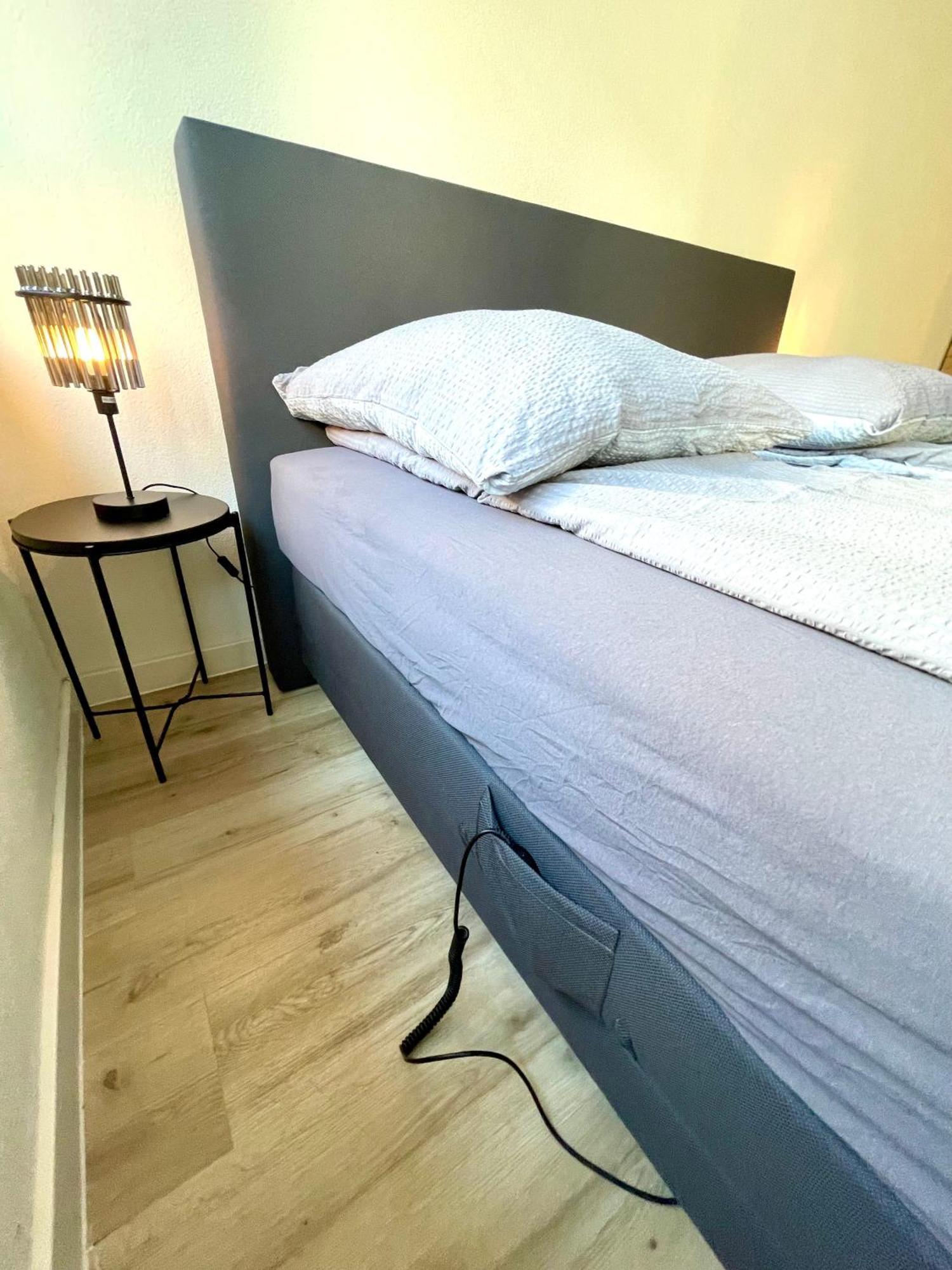 Neu Schwarzwald Zimmer Am Schloessle Goldstadt Pforzheim Exterior foto