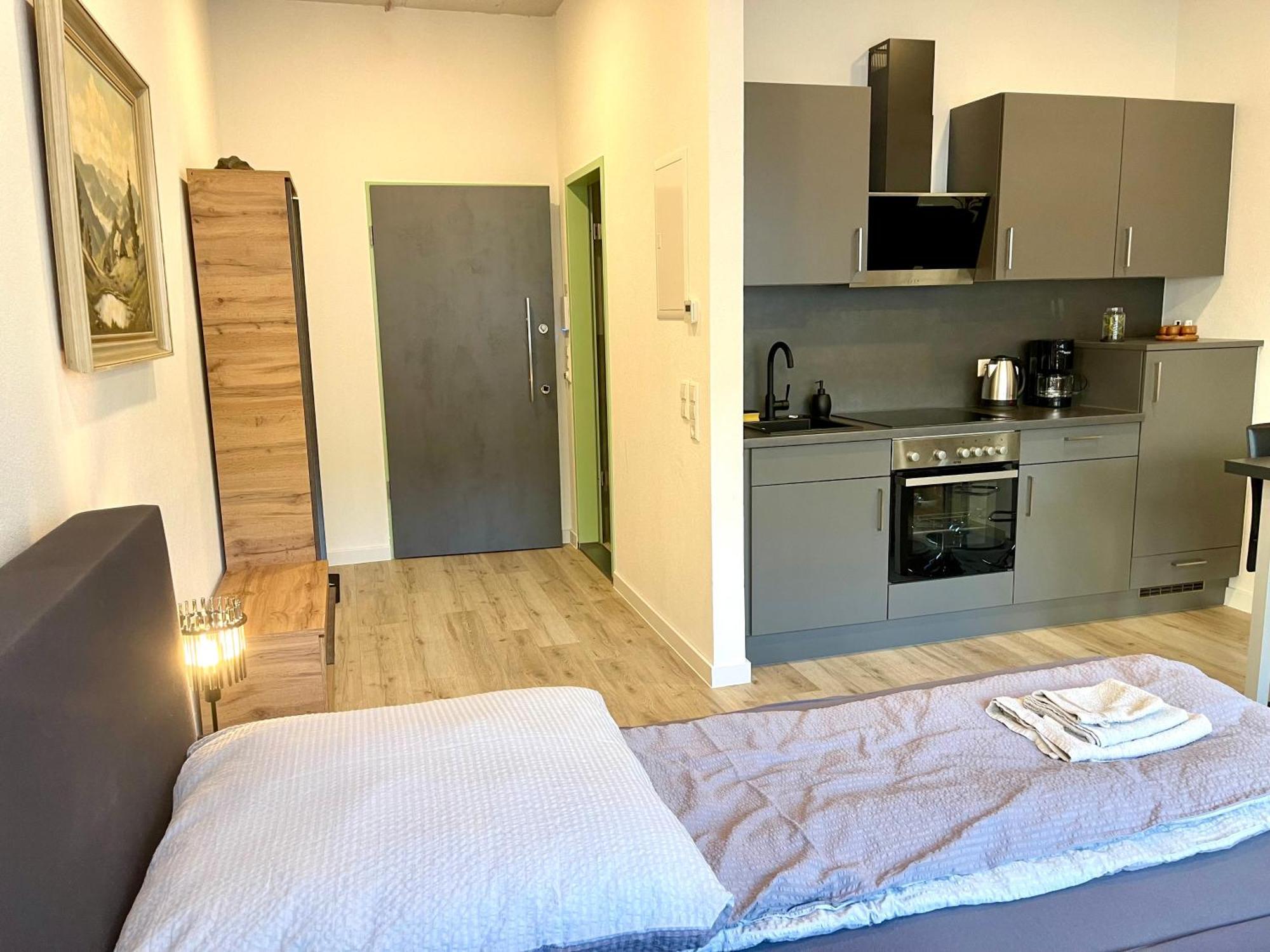 Neu Schwarzwald Zimmer Am Schloessle Goldstadt Pforzheim Exterior foto