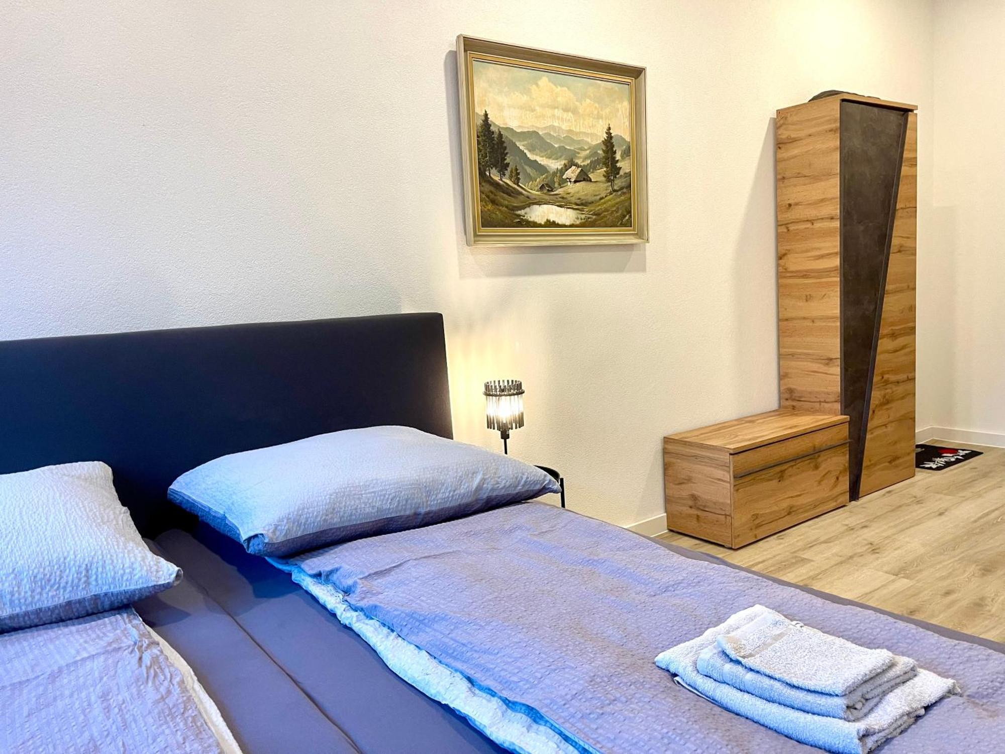Neu Schwarzwald Zimmer Am Schloessle Goldstadt Pforzheim Exterior foto