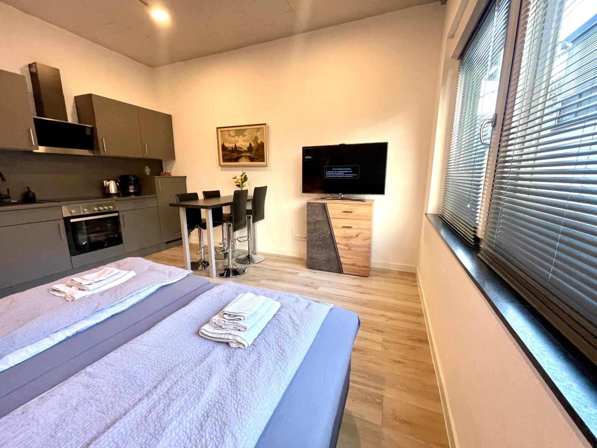Neu Schwarzwald Zimmer Am Schloessle Goldstadt Pforzheim Exterior foto